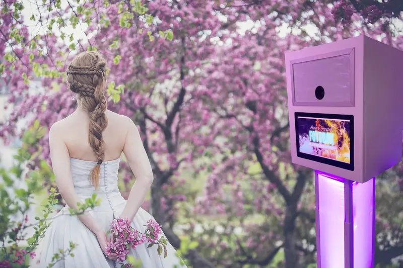 Braut und Fotobox von Made4Events bei einer Hochzeit